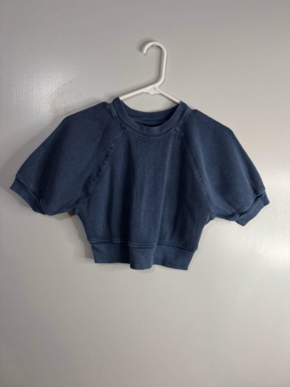 Urban Outfitters Navy Ribbed Crop Top Size Small